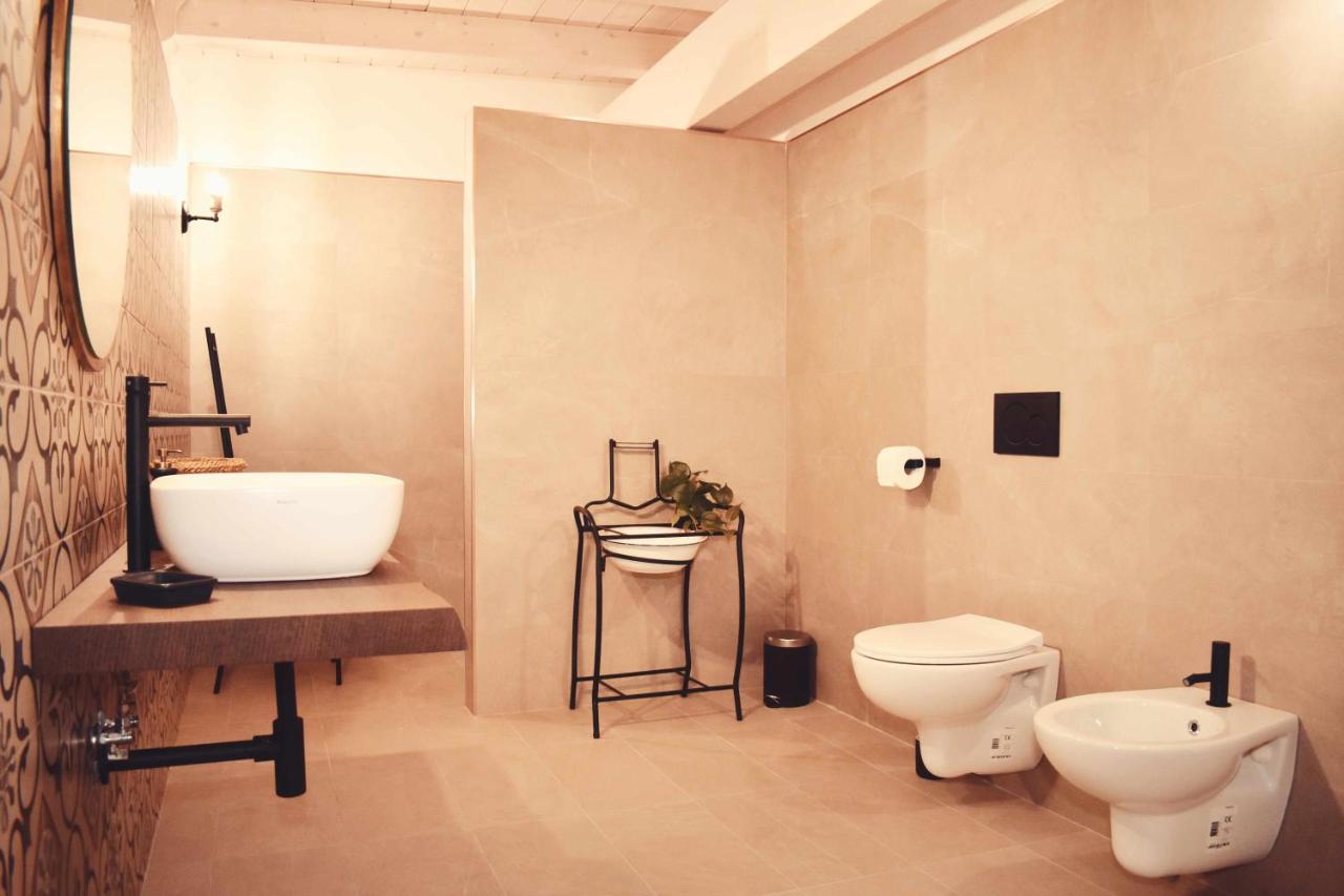 Il Casale Dei Calanchi Bed & Breakfast Aliano Exterior photo