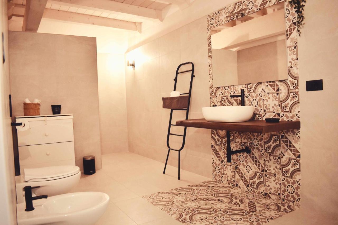 Il Casale Dei Calanchi Bed & Breakfast Aliano Exterior photo