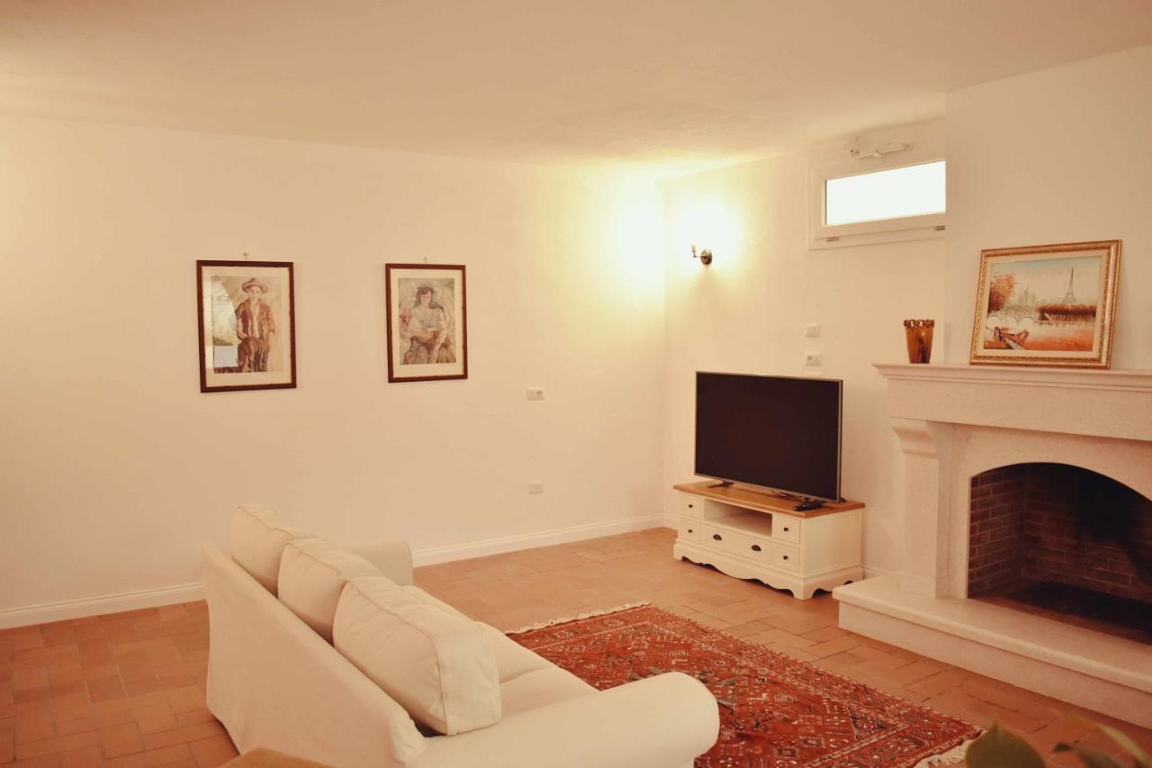 Il Casale Dei Calanchi Bed & Breakfast Aliano Exterior photo